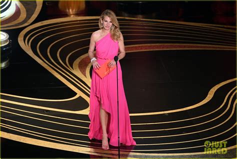 Julia Roberts Wows in Pink Dress While Presenting at Oscars 2019: Photo ...