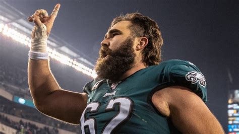 Jason Kelce announces 2020 return as only he can