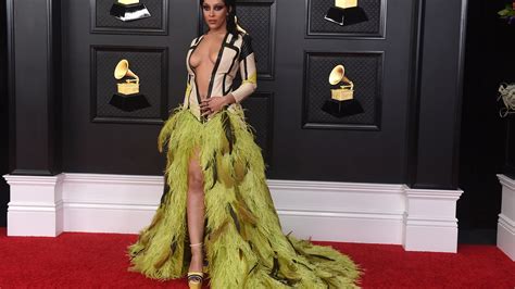 Fashionable Grammys: Doja Cat, Dua Lipa, Harry Styles’ boas – WAVY.com