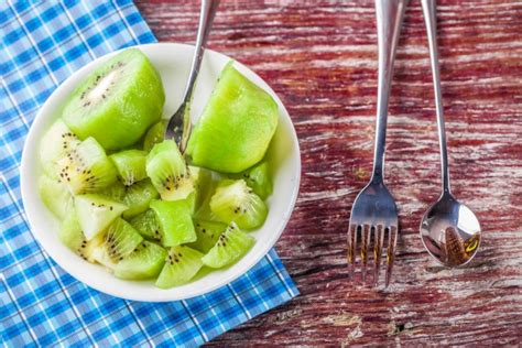 How Eating Kiwis Before Bed Will Help You Sleep - Musely