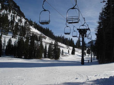 Ski resort Alpine Meadows - Skiing Alpine Meadows