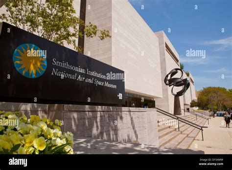 Smithsonian national air and space museum sign hi-res stock photography ...