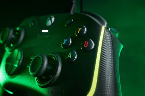 Razer's Wolverine V2 Chroma features interchangeable thumb sticks