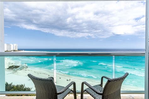 Ocean view with tub, 1 king size bed | Ocean Dream Cancún by GuruHotel ...