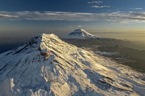 La romántica leyenda del volcán Popocatépetl y el Iztaccíhuatl