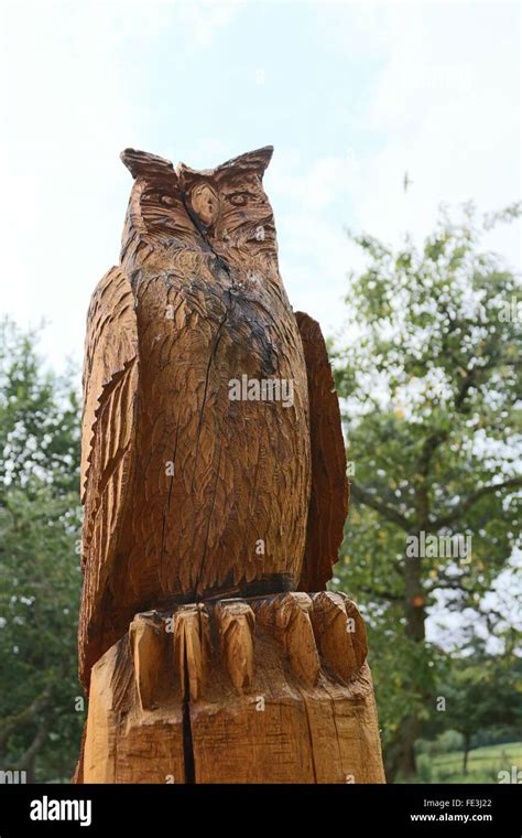 Sculpture of an owl hi-res stock photography and images - Alamy