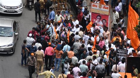 Maharashtra: Shiv Sena workers protest against party rebels