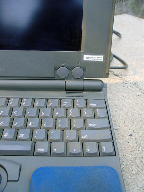 DigiBarn Systems: Apple Powerbook 100 prototype (PVT 179/560)