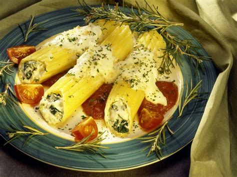 Cannelloni Pasta with ricotta filling Recipe | EatSmarter