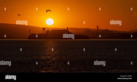 San Francisco skyline at sunset on San Francisco Bay Stock Photo - Alamy