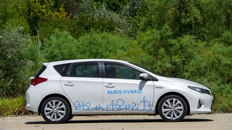 TOYOTA Auris Hybrid Review - autoevolution