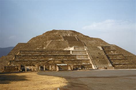 view-of-pyramid-of-the-sun-at-teotihuacan-2 - Mesoamerican Pyramids ...