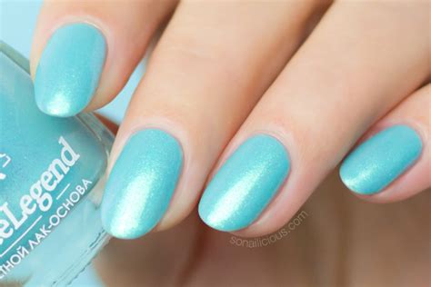 Stunning Turquoise Nail Polish Perfect For Your Next Vacation