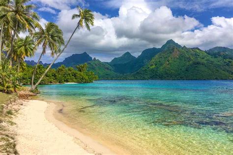 4 Best Beaches In Moorea You Can't Miss