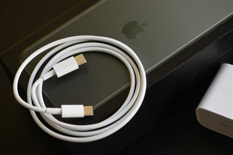 Does the Apple iPhone 14 include a charger? - Knowledge and brain ...