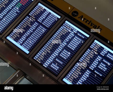 Uk airport arrivals board hi-res stock photography and images - Alamy