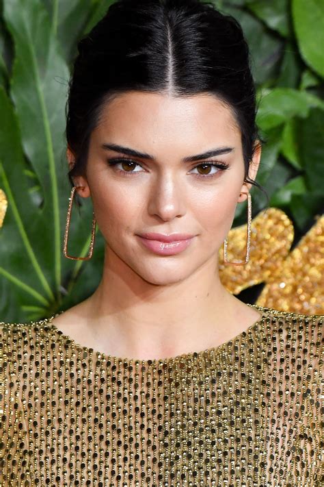 Kendall Jenner Makeup Routine - Kendall Jenner S Fabulous Five Minute ...