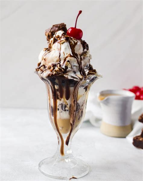 23 Fancy Ice Cream Sundae Recipes - PureWow