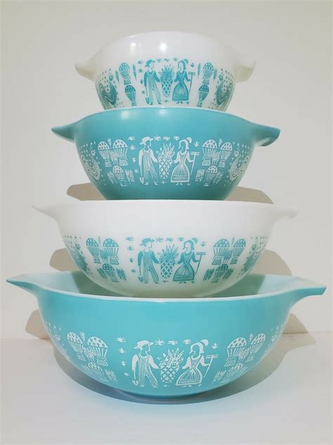 The 10 Most Popular Vintage Pyrex Patterns - Antique HQ