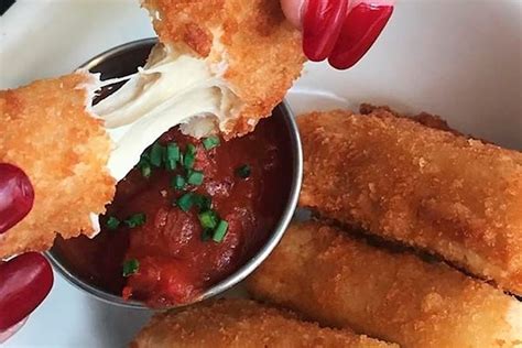 Where to Eat the Best Mozzarella Sticks in Brooklyn? | TasteAtlas