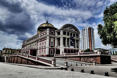 Manaus tourist attractions and the Meeting of the Waters