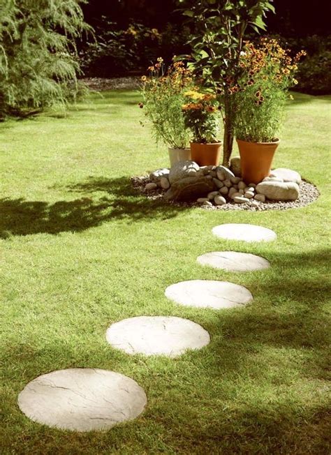 Stunning Stepping Stones Pathway Design Ideas 12 - HMDCRTN