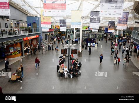 Piccadilly train station concourse Manchester UK Stock Photo - Alamy