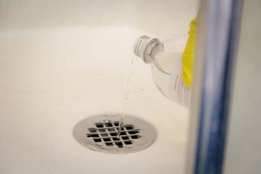 Homemade Shower Cleaner Using Vinegar and Soda | Hunker