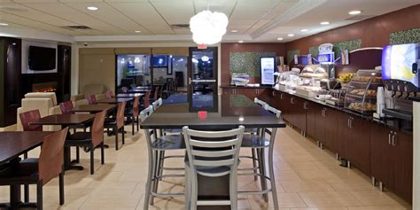 Hotel in Rogers, MN near Minneapolis | Holiday Inn Express & Suites Rogers