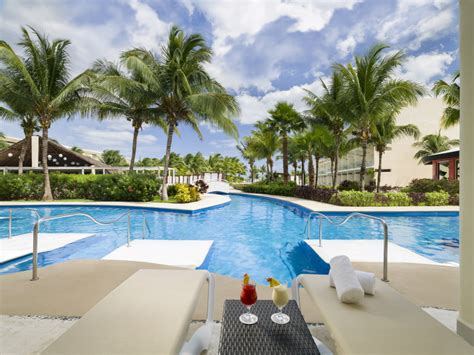 The Top 5 Best Swim up Rooms in Cancun - Troupe | The Group Travel ...