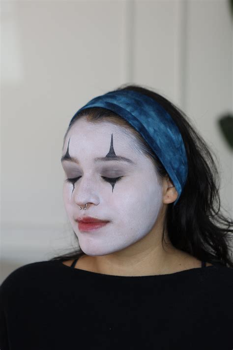 This Clown Makeup Tutorial Is So Easy to Follow | Allure