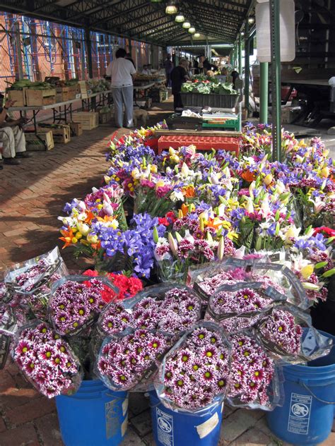 Flowers at the Farmers' Market | Farmers market flowers, Farmer ...