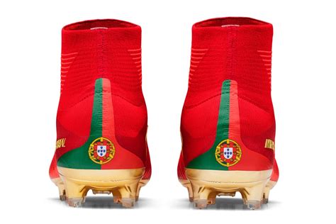 Ronaldo Gets Mercurial Campeões - CR7 X Portugal | Soccer Cleats 101