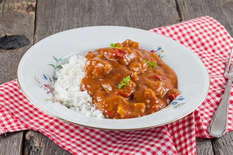 Slow cooker pork goulash