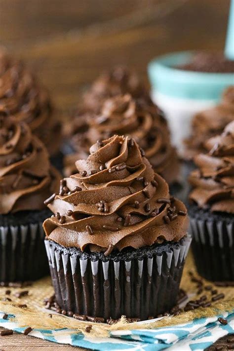 Moist Homemade Chocolate Cupcakes - Quick and Easy Recipes