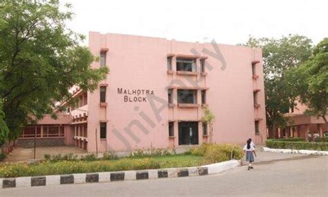 Schools in Dhaula Kuan - Admission Dates, Fees & Eligibility | UniApply