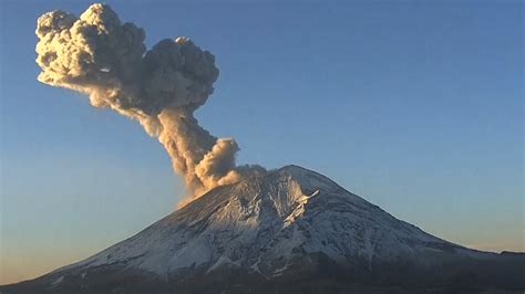 Volcano Spews Ash, Lava and Smoke in Mexico - The New York Times