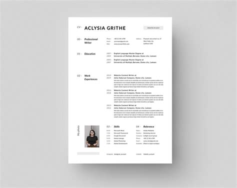 15 Free Elegant Modern CV / Resume Templates (PSD) | Freebies | Graphic ...