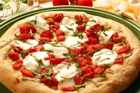 Pizza Margherita | MrFood.com