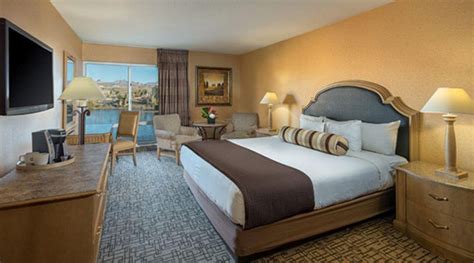 Book a Riverview King Hotel Room | Golden Nugget Laughlin