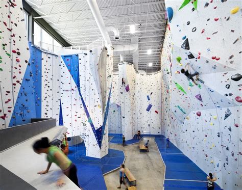 Allez UP Rock Climbing Gym / Smith Vigeant Architectes | ArchDaily