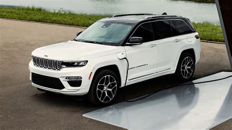 2022 Jeep Grand Cherokee 4xe First Look: It's Two-Row Time