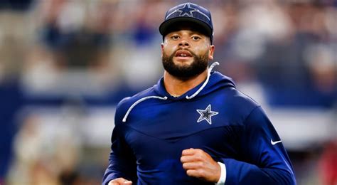 Dak Prescott Honors Former Teammate With Pregame Outfit