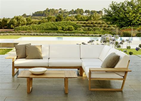 Contemporary Garden Furniture Offers Modern Outlook to the Garden ...