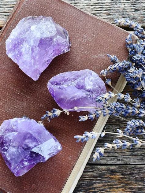 25 Dream About Amethyst Crystal Meaning and Interpretations | Sarah Scoop