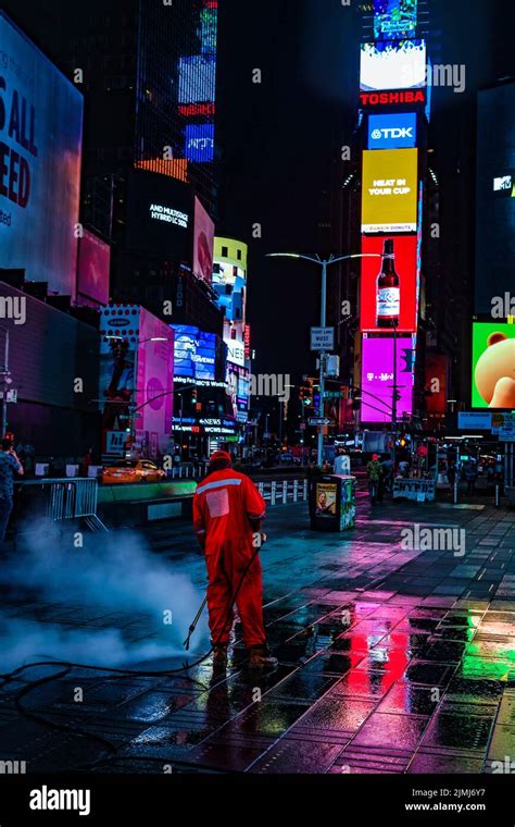 Night view of Times Square (New York Manhattan Stock Photo - Alamy