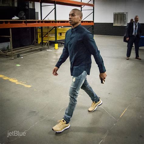 Isaiah Thomas rocking the air max 97 "Metallic Gold" before the Celtics ...