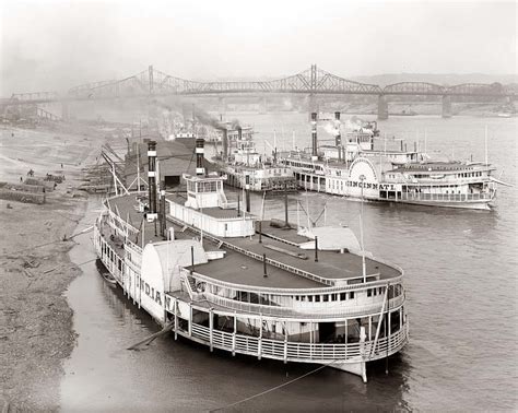 River Boats: River Boats On The Mississippi