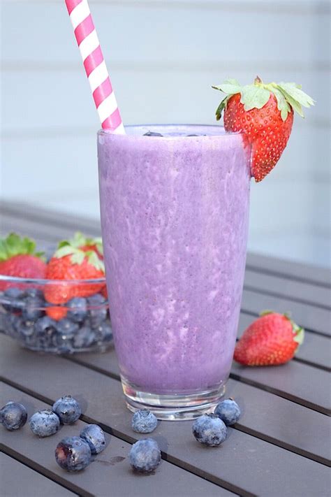 Healthy Almond Milk Berry Smoothie