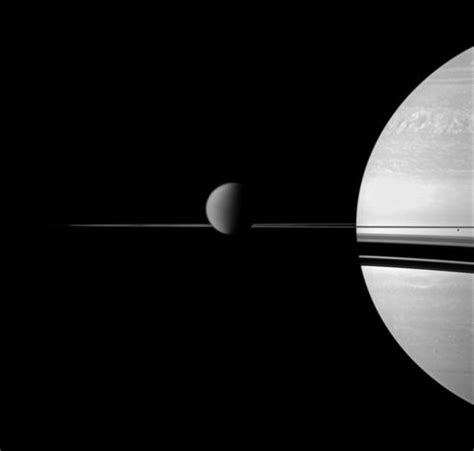 Saturn's Rings, Moons Line Up in Latest Stunning Cassini Image ...